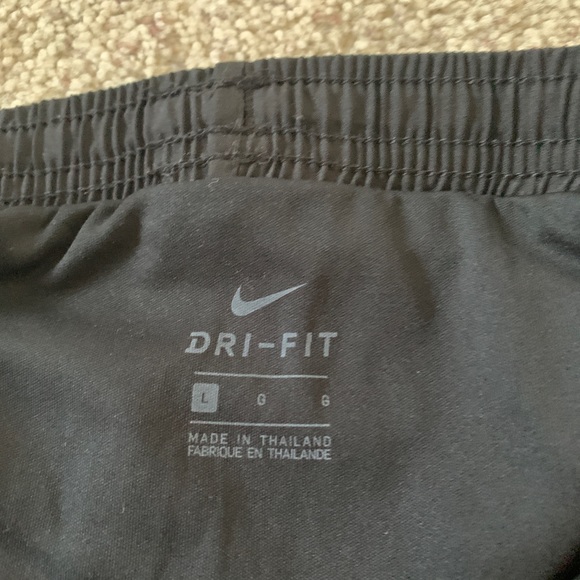 nike black running shorts - Picture 2 of 3